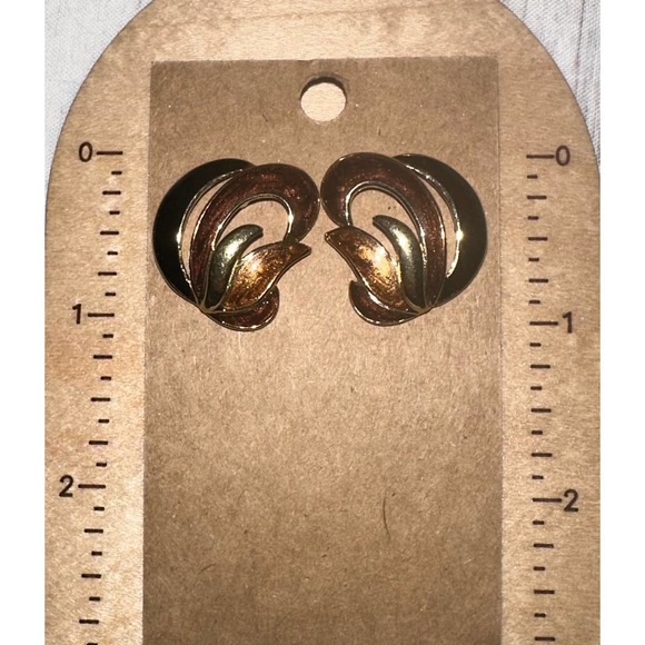 Trifari Vintage Goldtone Brown Multi Swirl Enamel Post Earrings 1 inch - Picture 1 of 7